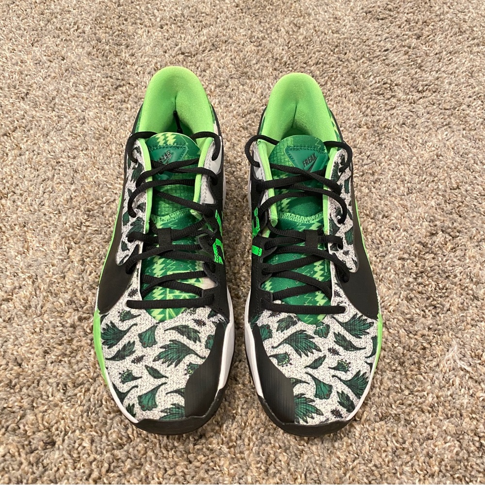 NIKE Zoom Freak 2 Naija Green Mens 11 Basketball Shoes